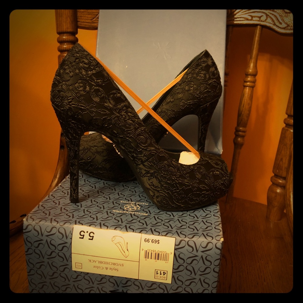 Vera Wang high heeled shoes